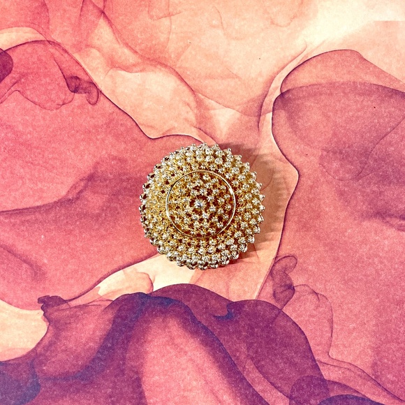 Vintage Coro Signed Mid-Century Gold Tone Dimensional Dome Brooch (c. 1955-1965) - Picture 4 of 6